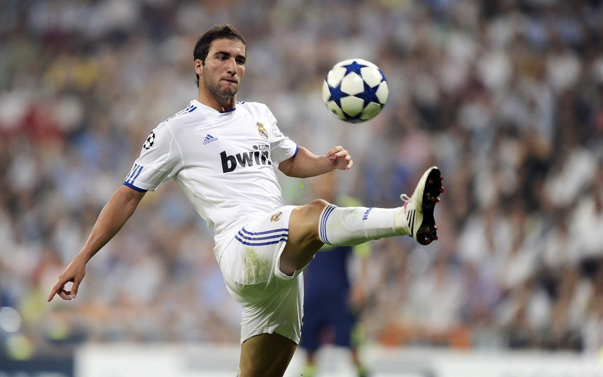 本-福斯特揭秘，C罗凭绝世天赋赢得弗格森宠儿地位，成曼联传奇锻造范本